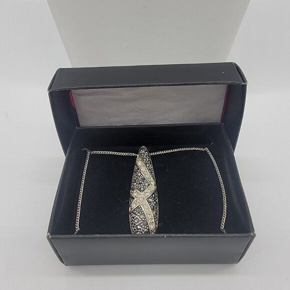 Avon NRT Iris Amaia Necklace Silver Tone Oblong‎ Pendant New In BOX - Picture 1 of 7